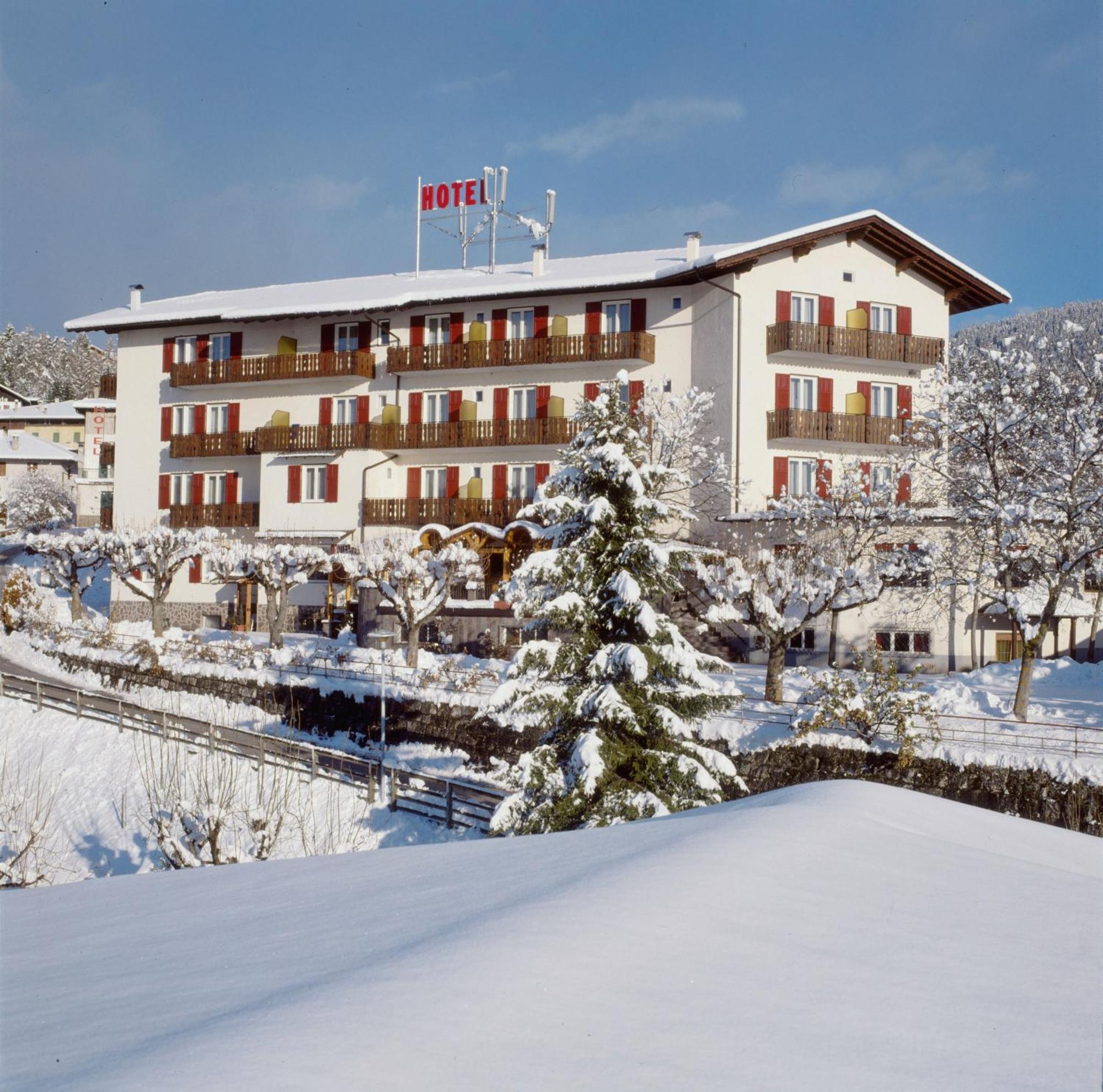 Hotel Panorama Wellness & Resort Malosco Εξωτερικό φωτογραφία